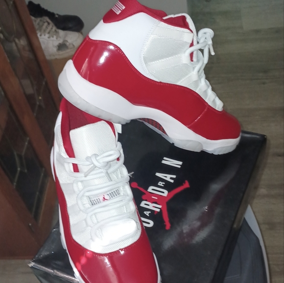 Men\'s air Jordan 11 cherry